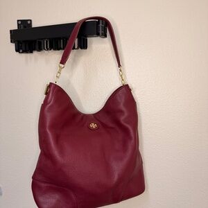 Tori Burch Burgundy Hobo Bag W/Bag Pebbled Leather Gold Hardware Magnet Closure
